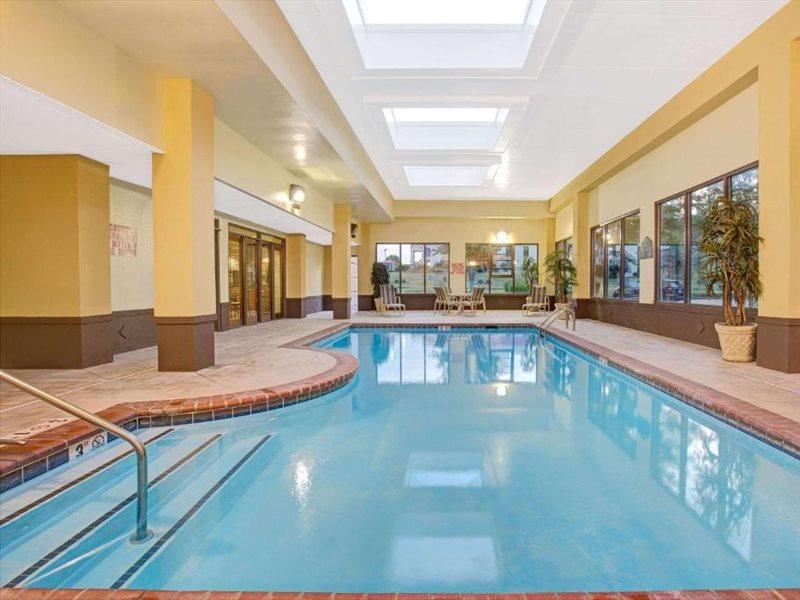 La Quinta Inn & Suites By Wyndham Mooresville Buitenkant foto